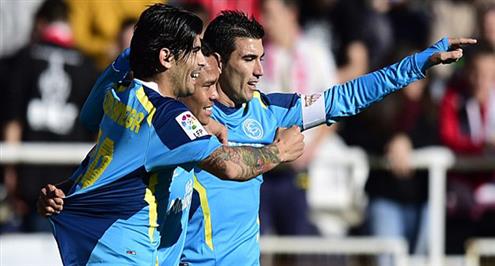 رايو فايكانو يتبرع بحصيلة تذاكر مباراته أمام اشبيلية لسيدة مسنة